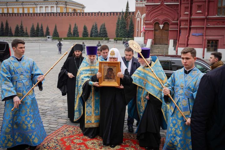 Патриарх Кирилл явил обретенный подлинник Казанской иконы Божией Матери