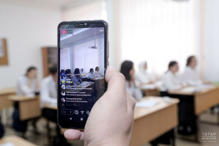 Вышел закон о запрете пользования мобильными телефонами в школах