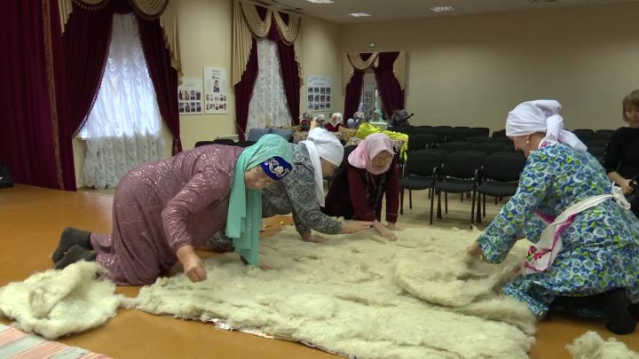 Рукодельницы Светлого Озера сами шьют стеганные одеяла