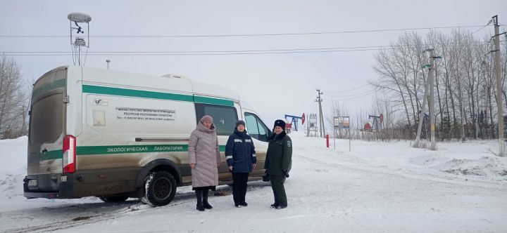 В Нурлатском районе по жалобе сельчанина сделали отбор воздуха