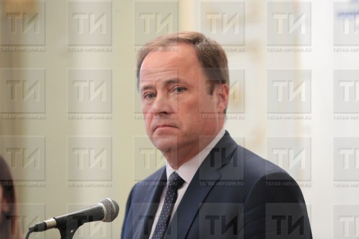 Полпред Президента РФ в ПФО Игорь Комаров поздравил защитников Отечества с праздником