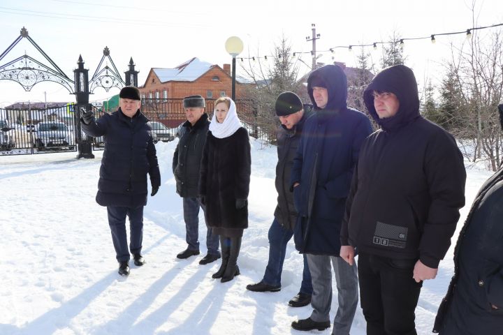 Алмаз Ахметшин ознакомился с зимним содержанием общественных пространств