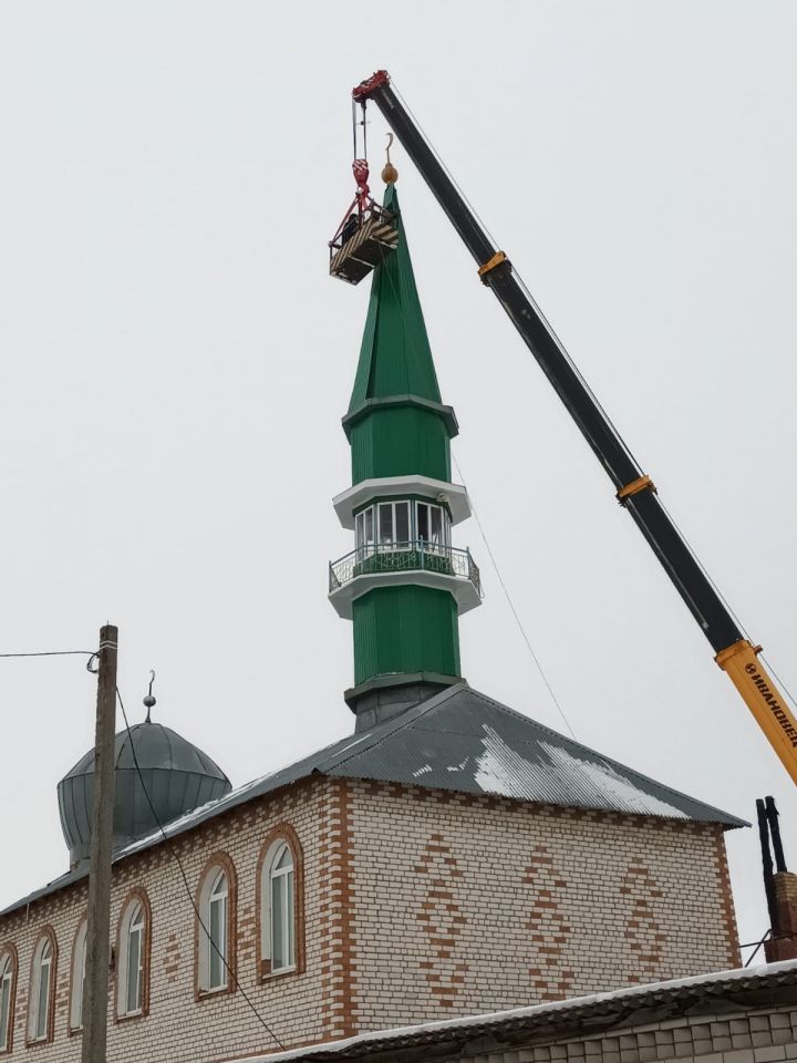 В микрорайоне сахароваров в Нурлате ведутся ремонтные работы мечети