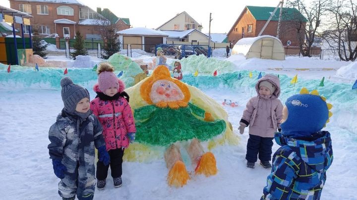 На территории детского сада «Алсу» появился снежный городок для эколят