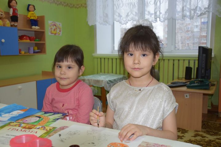 Участницы проекта «Созвездие Нурлата» Валерия и Виолетта Васильевы