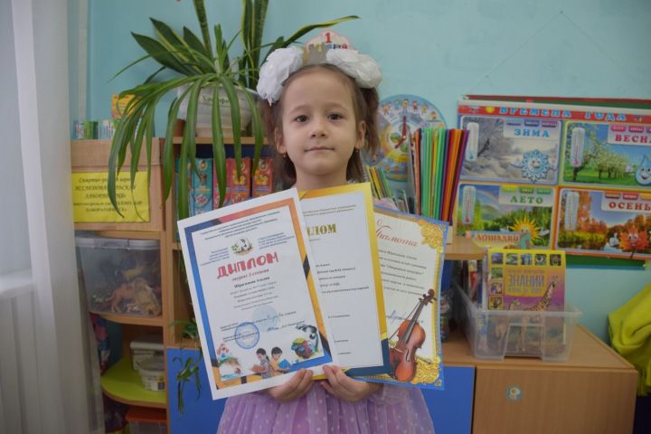 Азалия Ибрагимова радует успехами воспитателей Нурлатского детского сада «Сказка»