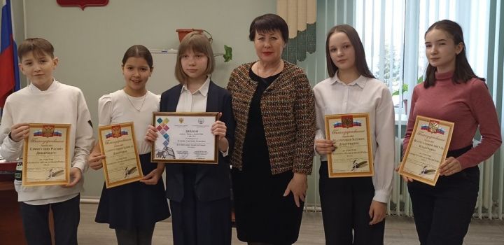Нурлатские школьники побеждают в конкурсах по правосудию