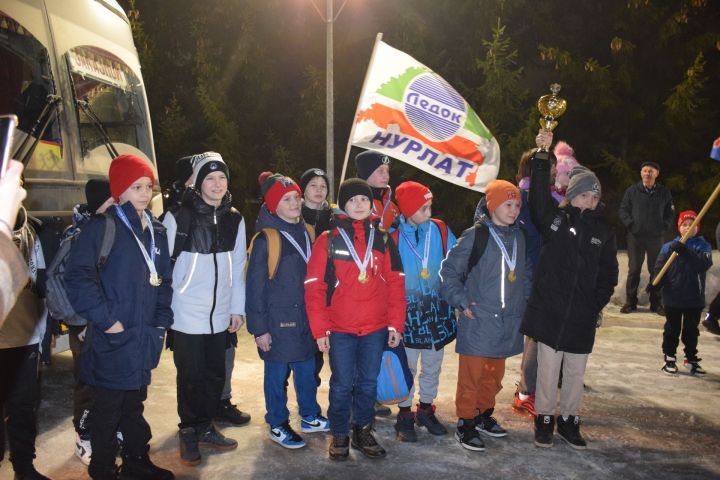 Чемпионов «Золотой шайбы» в Нурлате встретили фейерверком