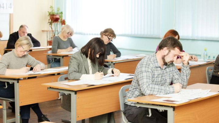 Татарстанские родители могут проверить свои знания, став участником ЕГЭ по русскому языку