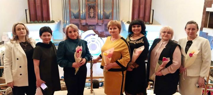Нурлатцы приняли участие в торжественной церемонии «Женщина года. Мужчина года: женский взгляд»