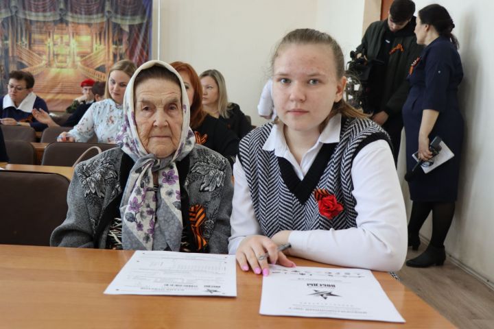 В Нурлате к Диктанту Победы присоединилась 91-летняя труженица тыла