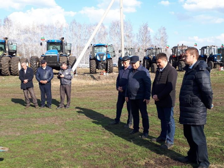 В Нурлатском районе проверили готовность сельхозтехники к посевным работам