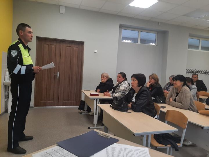 Нурлатские автоинспекторы проводят профилактические беседы в школах района