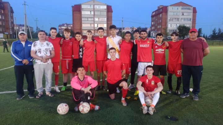 В Нурлате продолжается Чемпионат по футболу среди молодежных команд