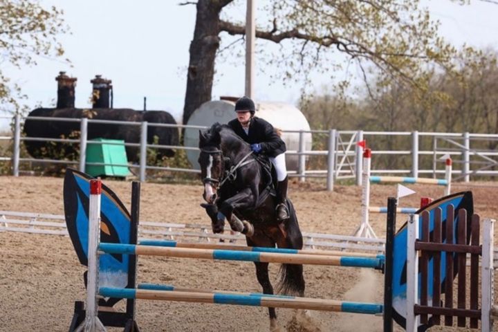 Илина Афлятунова из Нурлата успешно выступила на очередных соревнованиях по конному спорту