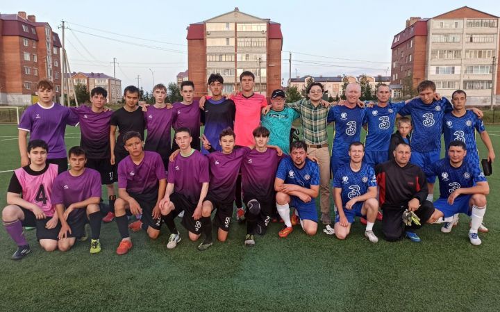 В Нурлате продолжается Чемпионат района по футболу