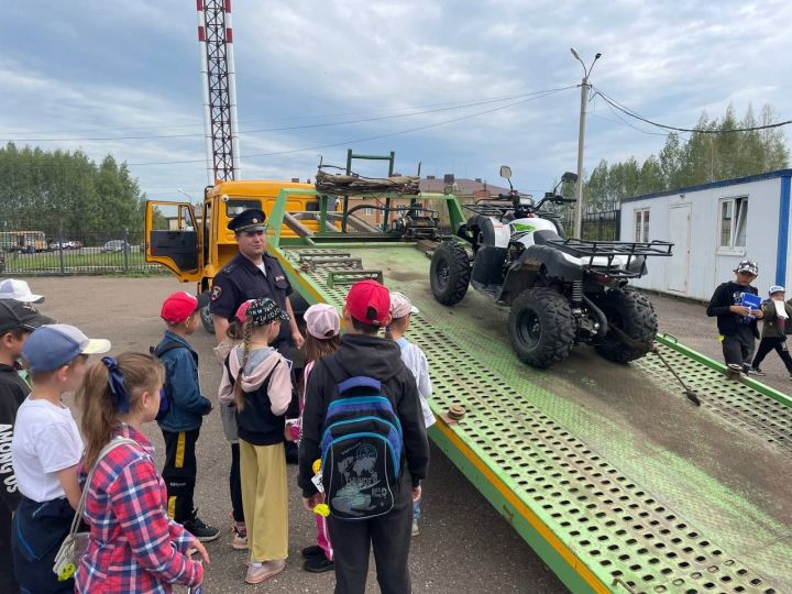 Нурлатские школьники побывали с экскурсией в ГИБДД