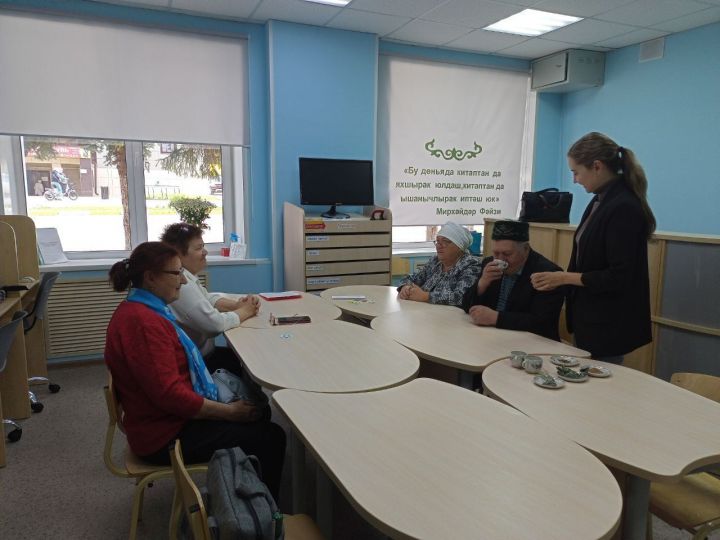 В Нурлатской библиотеке продолжается работа по проекту «Прикоснуться, чтобы увидеть»