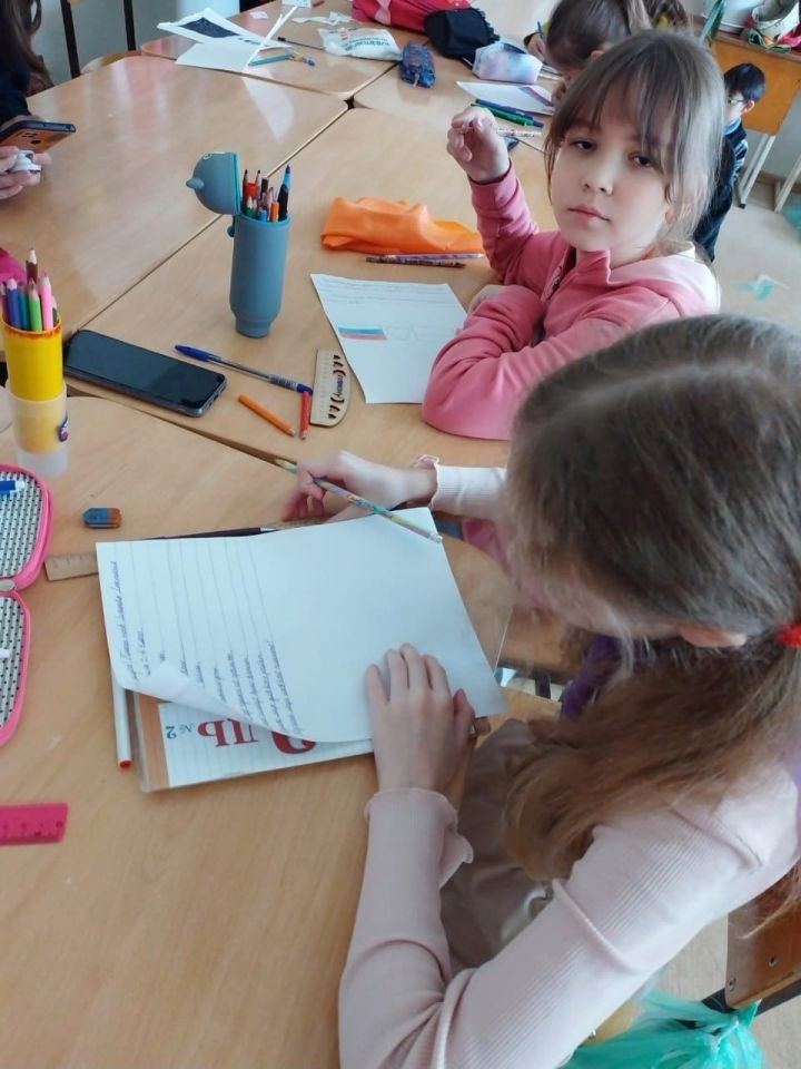 Учащиеся Нурлатской школы №2 продолжают участвовать во Всероссийской акции «Письмо солдату»