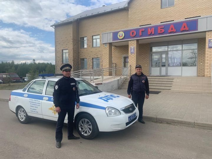 Сотрудники ГИБДД Елабуги спасли мужчину, поранившего руку болгаркой