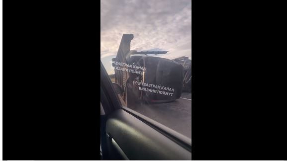 Очевидцы сняли на видео ДТП с опрокинувшимся на трассе в Татарстане автовозом