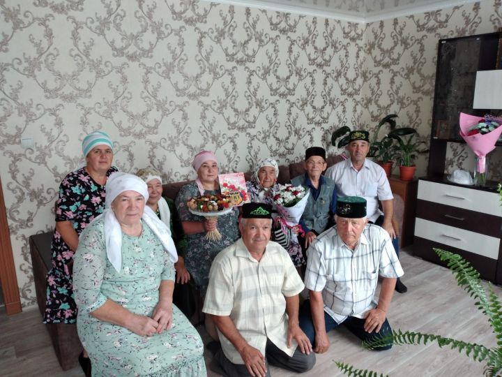 В Нижнем Нурлате поздравили труженицу тыла с 90-летием