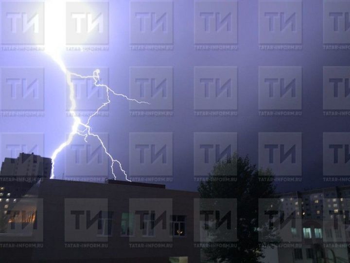 В Иркутской области мальчик пострадал от удара молнии, когда он мылся в бане