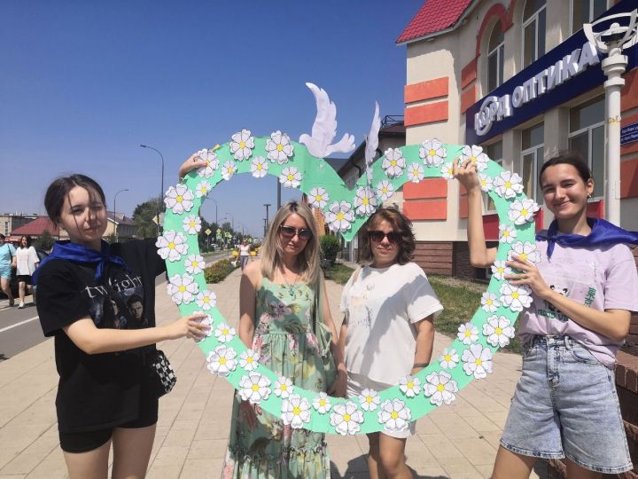 В Нурлате прошла уличная акция «Дарю тепло»