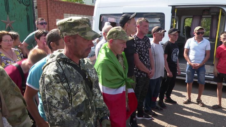 В Нурлатском военном комиссариате проводили контрактников