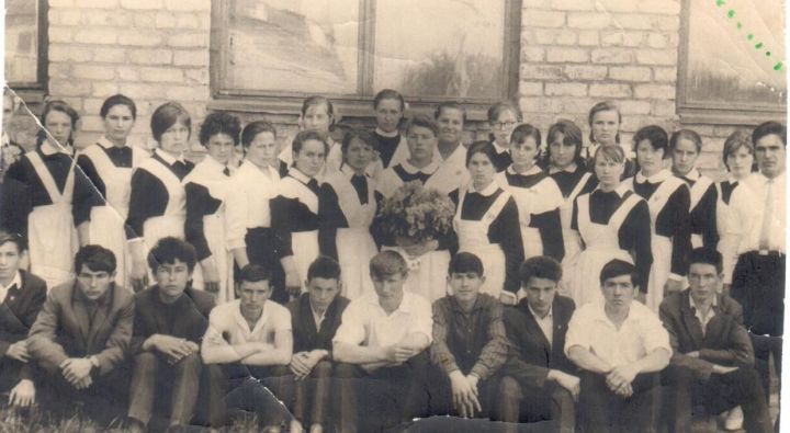 Выпускник 10 «З» класса нурлатской городской школы №1 ищет своих одноклассников