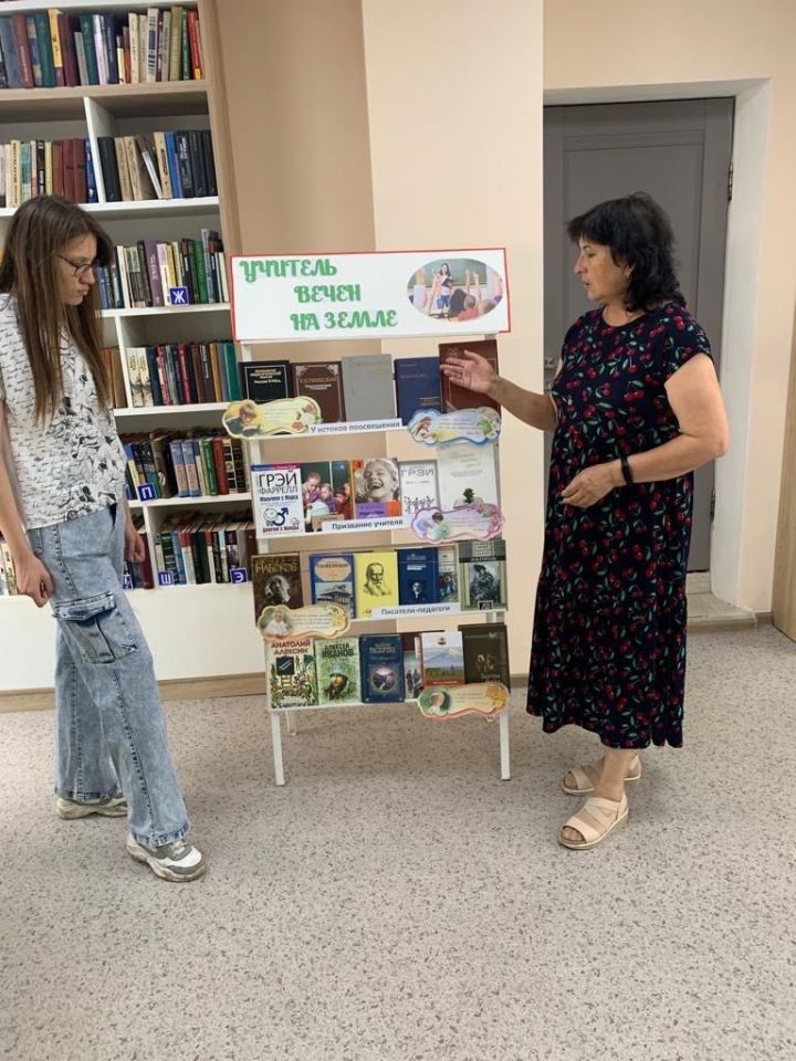 В центральной библиотеке Нурлата подготовили выставку книг об учителях