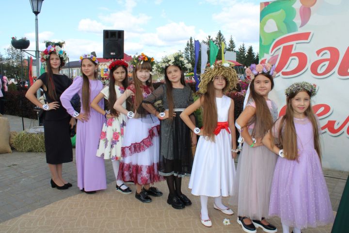 В Нурлате определили обладательниц самой длинной косы