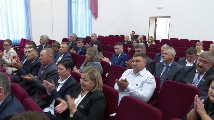 Сегодня Заррина Сайфутдинова досрочно прекратила полномочия руководителя исполкома района