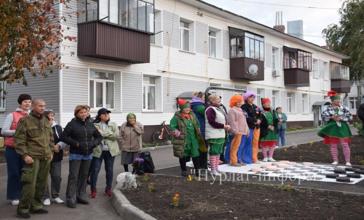 В Нурлате завершена реконструкция еще одной придомовой территории