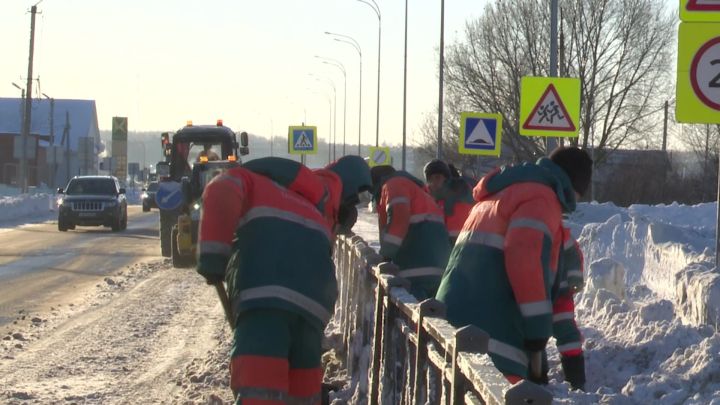 Коммунальные службы продолжают «спасать» из снежного плена улицы, микрорайоны и частный сектор