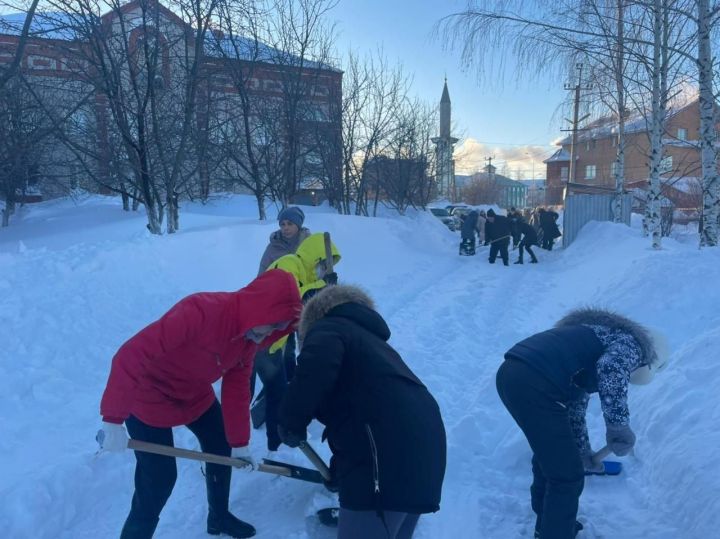 Нурлатские студенты приходят на помощь