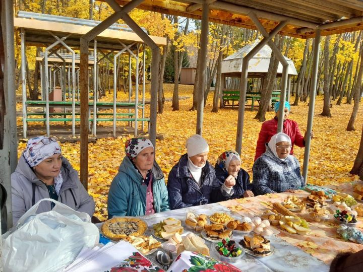 По традиции, получатели социальных услуг центра «Гармония» посетили Святой Ключ в Билярске