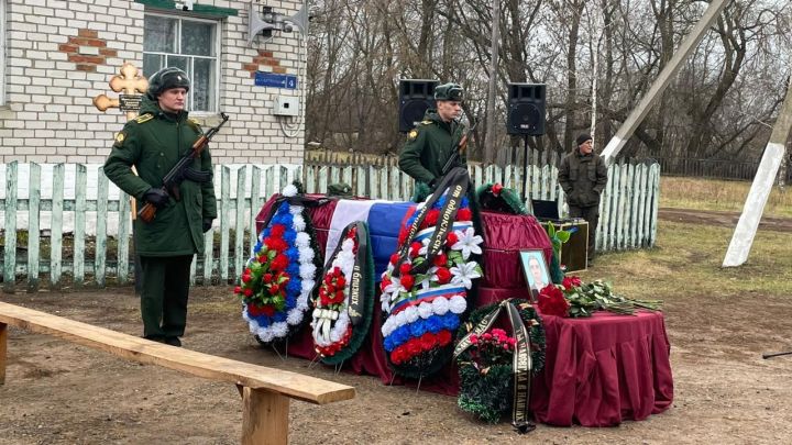 В поселке Заречный Нурлатского района простились с участником СВО