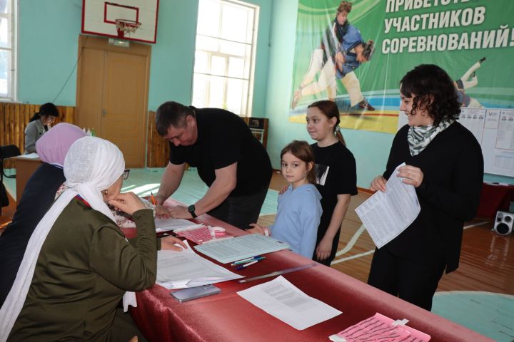 Семья Ситдиковых из села Чулпаново участвует в фотоконкурсе «Всей семьей на выборы!»
