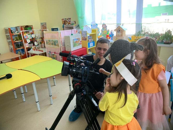 Участники проекта” Мин татар баласы” вместе с журналистами Нурлат ТВ посетили детский сад “Алсу”