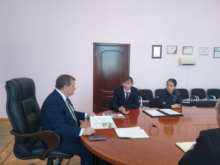 Дамир Ишкинеев провел рабочее совещание по озеленению территорий Нурлата