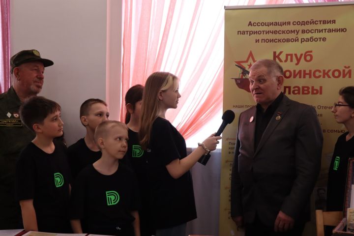 Юные нурлатские блогеры встретились с председателем Ассоциации «Клуб воинской славы» РТ Михаилом Черепановым