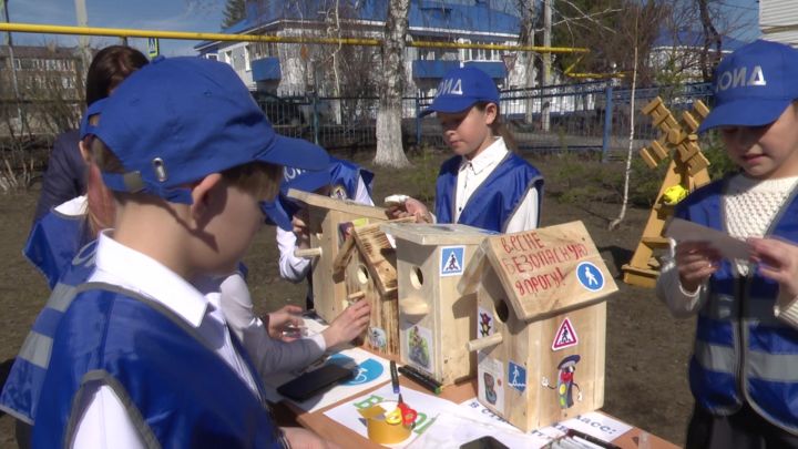 Скворечники в стиле ПДД изготовили юные инспекторы дорог Нурлата