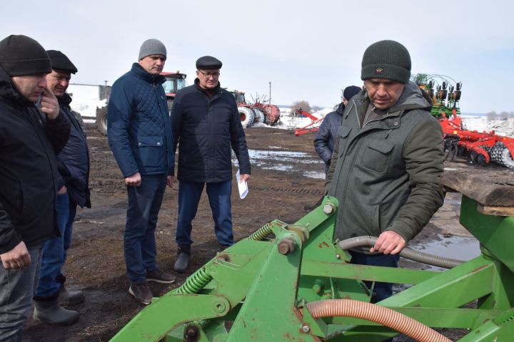В Нурлатском районе проходит проверка готовности к весенне-полевым работам