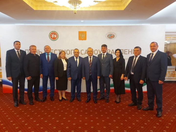 Муниципальные работники Нурлатского района отмечают День местного самоуправления
