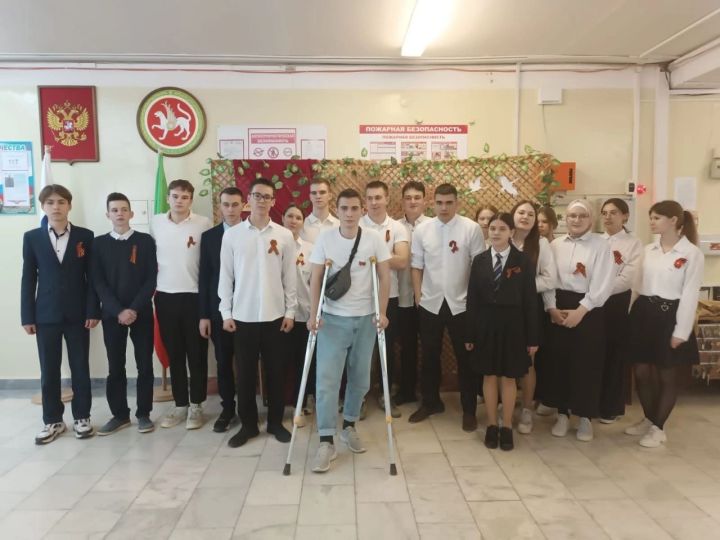 Учащиеся Нурлатской школы №9 встретились с бойцом СВО