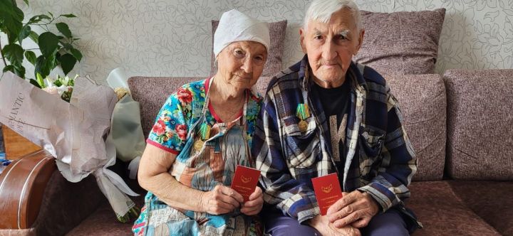 Самая возрастная супружеская пара волонтеров из Нурлата удостоена медали «За содействие СВО»