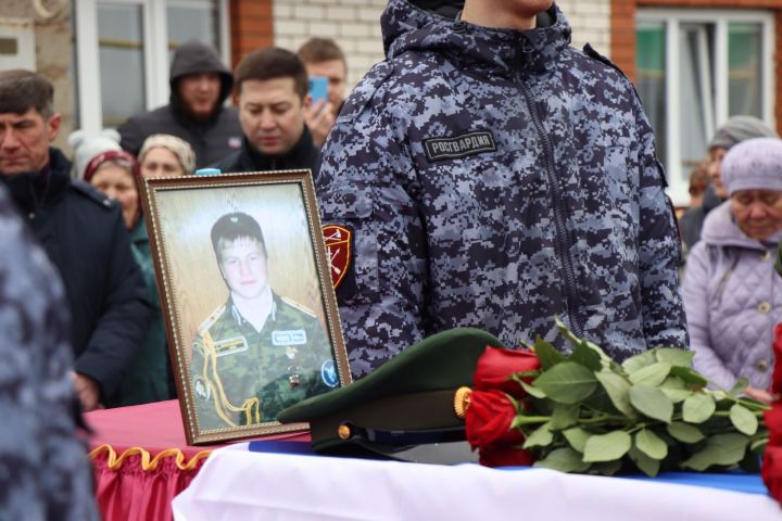 В Нурлатском районе простились с участником СВО Федоровым Александром
