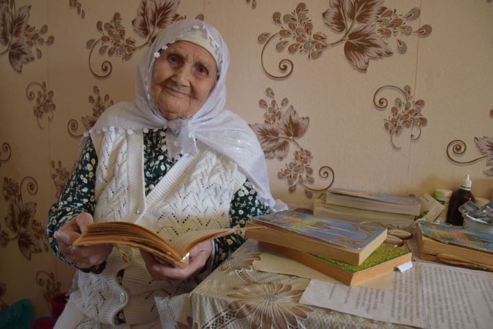 Жительница Нурлата Сакибя Минабутдинова отмечает 95-летний юбилей