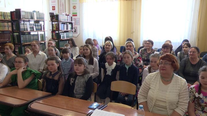 В Нурлатской гимназии отметили книжкины именины